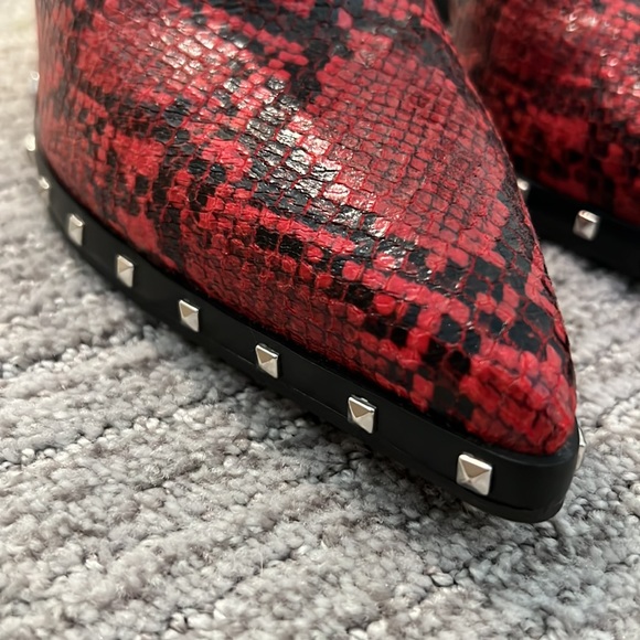 Charles by Charles David red snake skin boot silver studs - Picture 4 of 7